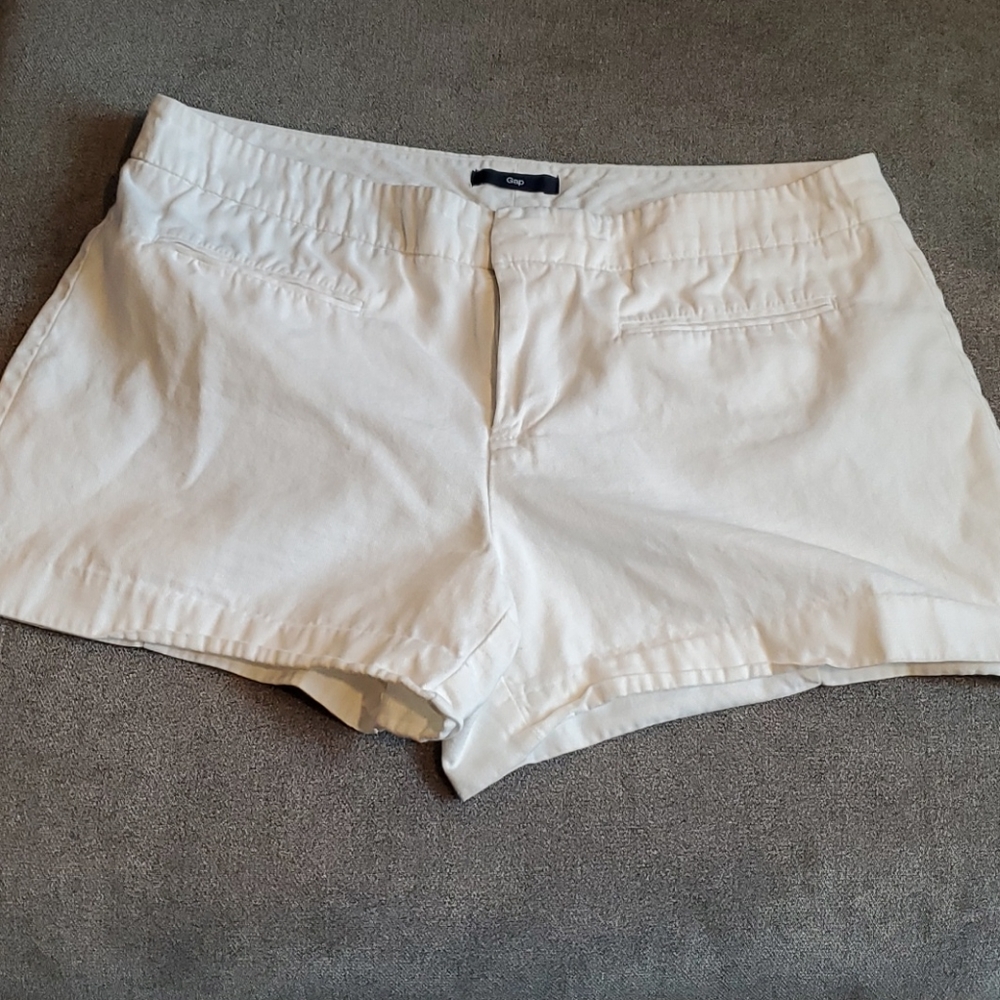 🌻 GAP Bright White Shorts • SZ 6